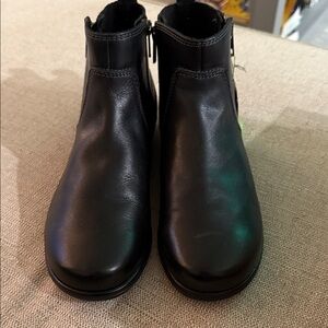 Taos Footwear Black Leather Side-Zip Boots